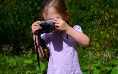 Kinder entdecken ihre Umgebung durch Fotografie ganz neu.